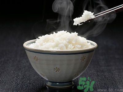 蒸飯?jiān)趺醋龊贸?？蒸飯要什么步驟?