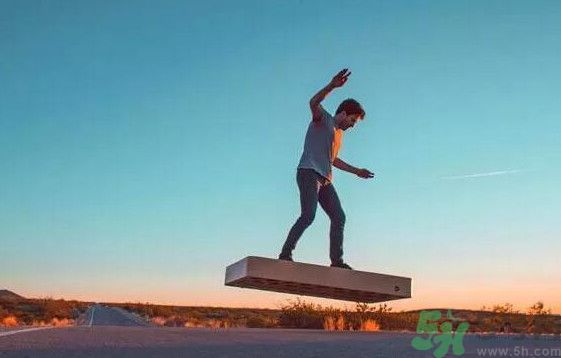 Hoverboard懸浮滑板國(guó)內(nèi)多少錢？懸浮滑板在哪可以買？