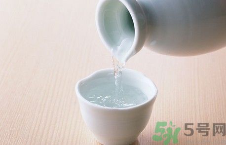 白酒能代替料酒做菜嗎？白酒可以用來做菜嗎？