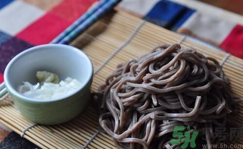 蕎麥怎么做成面條？蕎麥面條怎么做好吃？