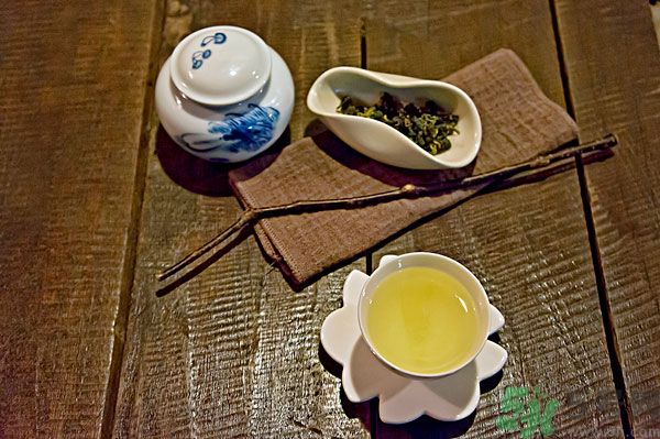 吃魚的時(shí)候能喝茶嗎？吃魚可以喝茶嗎？