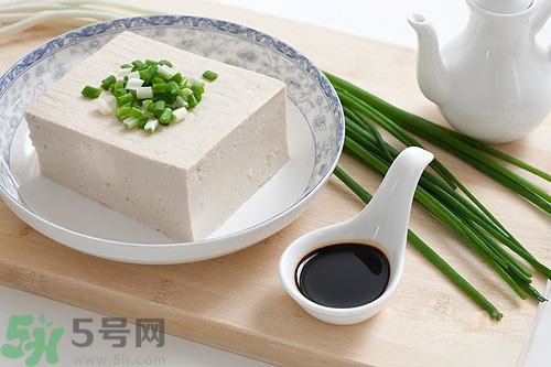 豆腐長(zhǎng)黑毛了還能吃嗎?