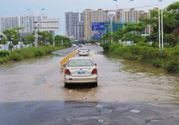 路面雨水多深車輛不宜通行？車輛在雨水中行駛要注意什么？