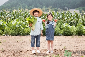 8歲男孩標(biāo)準(zhǔn)身高體重是多少？8歲女生標(biāo)準(zhǔn)身高體重是多少？