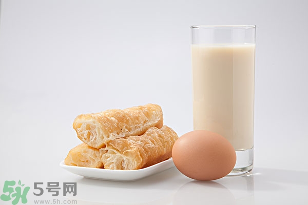 豆奶粉結(jié)塊還能喝嗎？豆奶粉分層還能喝嗎？