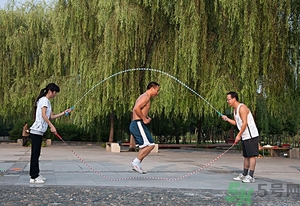 跳繩減肥快還是跑步減肥快？跳繩減肥最佳時(shí)間是什么時(shí)候？