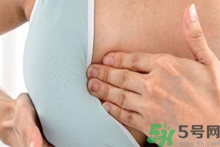 乳房上有硬塊怎么辦？乳房有硬塊的病因是什么？