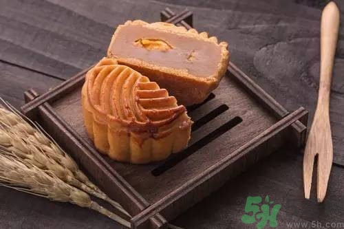 廣式月餅為什么會(huì)裂?月餅烤裂怎么處理