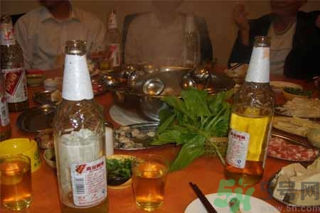 吃火鍋喝啤酒會(huì)胖嗎？吃火鍋喝啤酒胖了怎么辦？