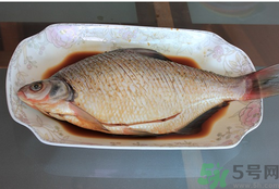 鯽魚死了還能吃嗎？死鯽魚能吃嗎？