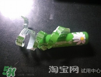 小甘菊唇膏小孩能用嗎？herbacin賀本清小甘菊唇膏小孩可以用嗎？