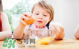 為什么不能給寶寶吃果凍？寶寶千萬(wàn)不能吃的5種危險(xiǎn)食物