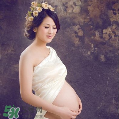 孕婦摸肚子會繞頸嗎？孕婦摸肚子胎兒能感受到嗎？