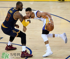 under armour curry4怎么樣？庫里第四代簽名鞋總決賽戰(zhàn)靴細節(jié)諜照