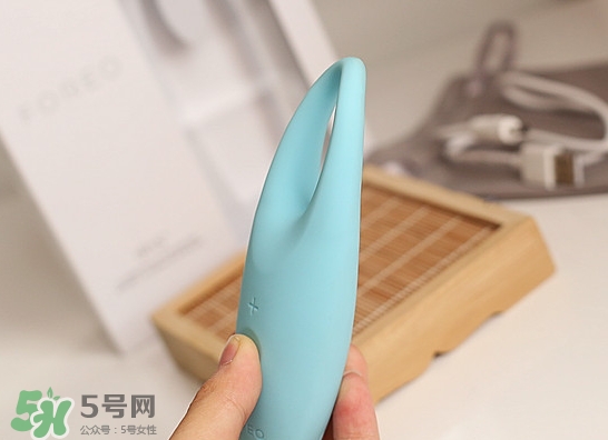 foreo眼部按摩儀怎么用？foreo iris眼部按摩儀使用方法