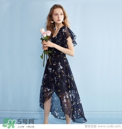 7月份穿什么衣服？七月份穿衣搭配