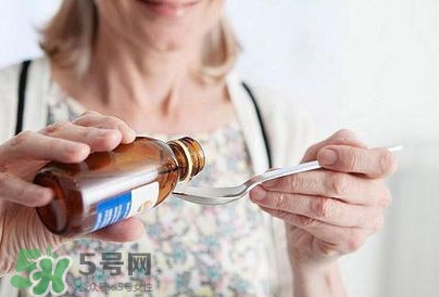 感冒藥和消炎藥能一起吃嗎？感冒藥吃多了會怎樣