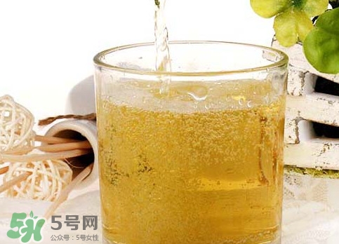 菠蘿啤是碳酸飲料嗎？菠蘿啤不能和什么一起吃？