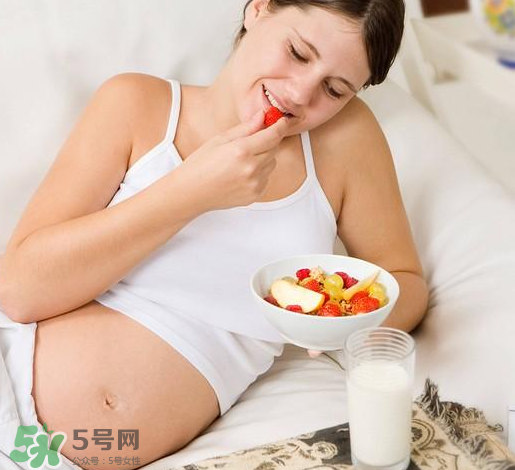 孕婦吃甜食寶寶會(huì)頭大嗎？孕期吃甜食寶寶會(huì)頭變大嗎？