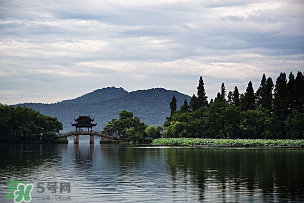 8月份去杭州穿什么？八月份去杭州穿什么衣服