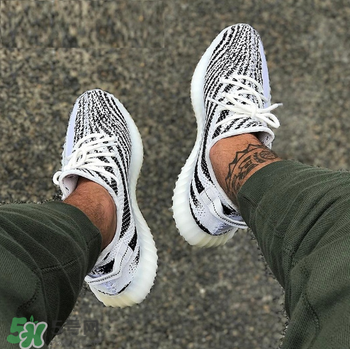 adidas yeezy 350 v2 boost zebra白斑馬市場價多少錢？