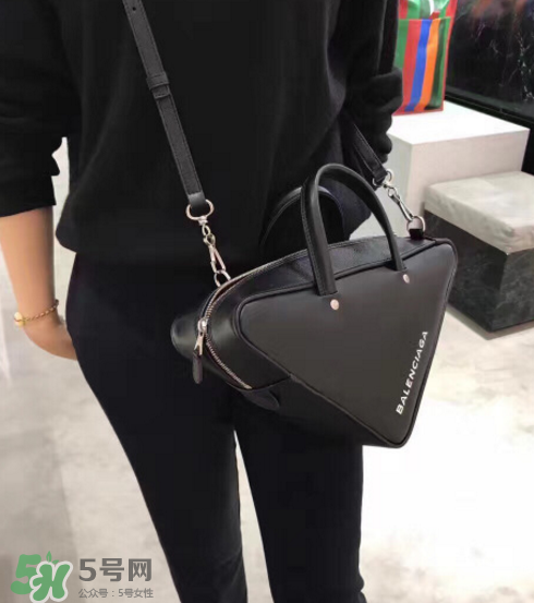 balenciaga三角包尺寸多大？巴黎世家三角形包包尺寸介紹