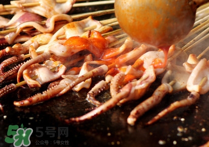 鐵板魷魚有營養(yǎng)嗎？鐵板魷魚對身體有害嗎