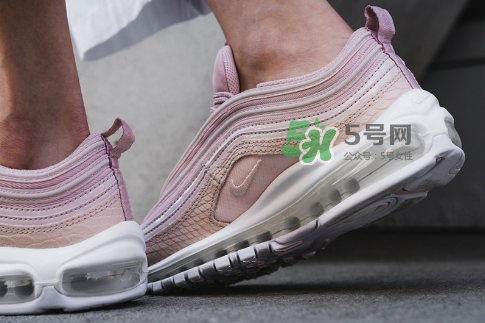 nike air max 97粉色蛇皮怎么樣_上腳效果好看嗎？