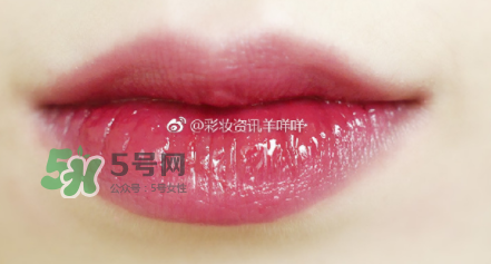 MAC Huggable 唇膏red necessity色號試色