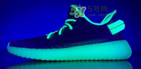 adidas yeezy boost 350 v2黃斑馬是夜光的嗎？