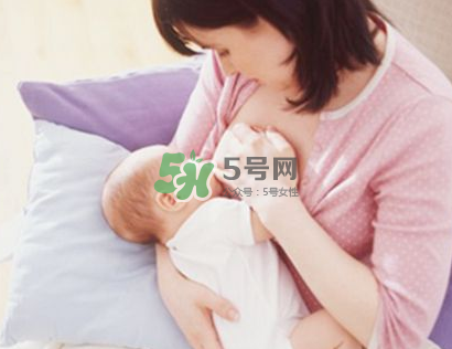 母乳喂養(yǎng)會(huì)乳糖不耐受嗎？母乳喂養(yǎng)會(huì)過度喂養(yǎng)嗎？