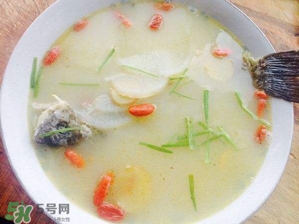 鯽魚湯怎么去腥味？鯽魚湯熬多長時間最好？