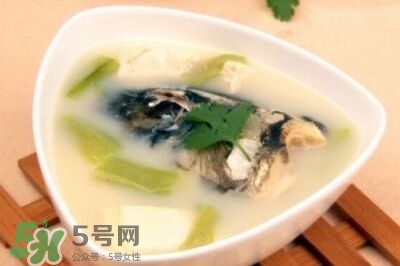 產(chǎn)婦鯽魚湯什么時候喝？產(chǎn)婦鯽魚湯放調(diào)料嗎？