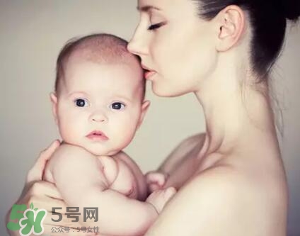 母乳到什么時(shí)候就沒營(yíng)養(yǎng)了？母乳什么時(shí)候斷最好？