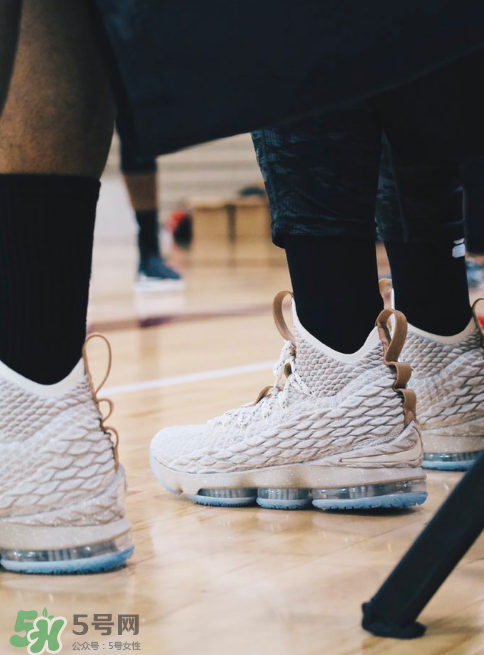 nike lebron 15 ghost什么時(shí)候發(fā)售_多少錢？