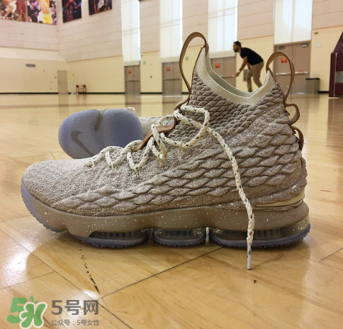 nike lebron 15 ghost實(shí)物細(xì)節(jié)怎么樣？