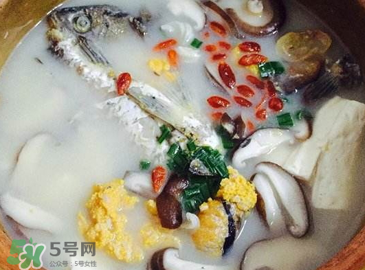 鯽魚(yú)湯可以放香菇嗎？香菇鯽魚(yú)湯的做法