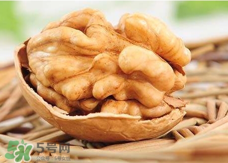 核桃磨成粉還有營(yíng)養(yǎng)嗎？核桃粉和核桃哪個(gè)更好？