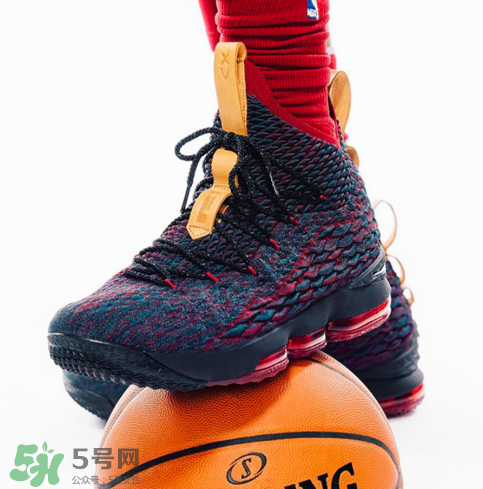 nike lebron 15 cavs實(shí)物什么樣？