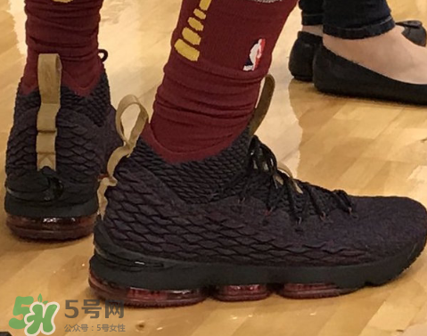 nike lebron 15 cavs實(shí)物什么樣？