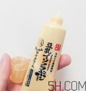 眼霜用在水乳之前還是之后？眼霜和水乳使用的順序