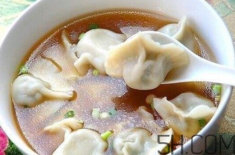 煮餃子用冷水還是熱水？煮餃子用大火還是小火？