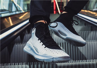 under armour curry 4黑白配色上腳效果怎么樣？