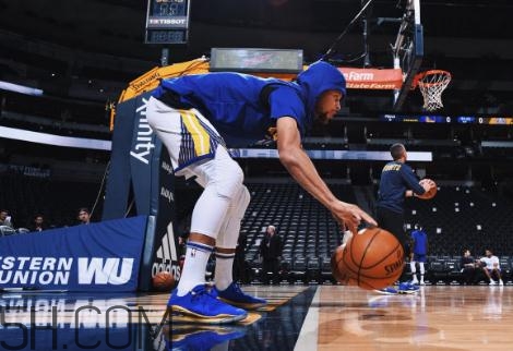 under armour curry 4 low勇士隊(duì)藍(lán)金配色會發(fā)售嗎？