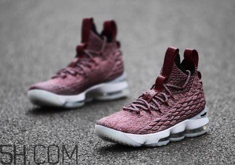 nike lebron 15 wine紅酒配色發(fā)售時(shí)間_多少錢？