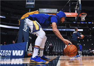 under armour curry 4 low勇士隊藍金配色會發(fā)售嗎？