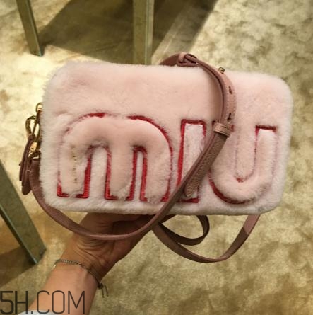 miumiu包包一般多少錢？這么仙的包包千萬別錯(cuò)過