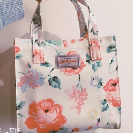 cath kidston是什么牌子？少女最愛的小碎花風代表