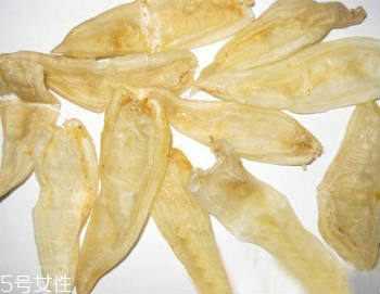 花膠燉牛奶用什么牛奶？普通鮮奶即可