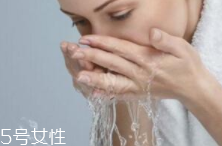 潔面乳和洗面奶是一種產(chǎn)品嗎？洗面奶適合干皮